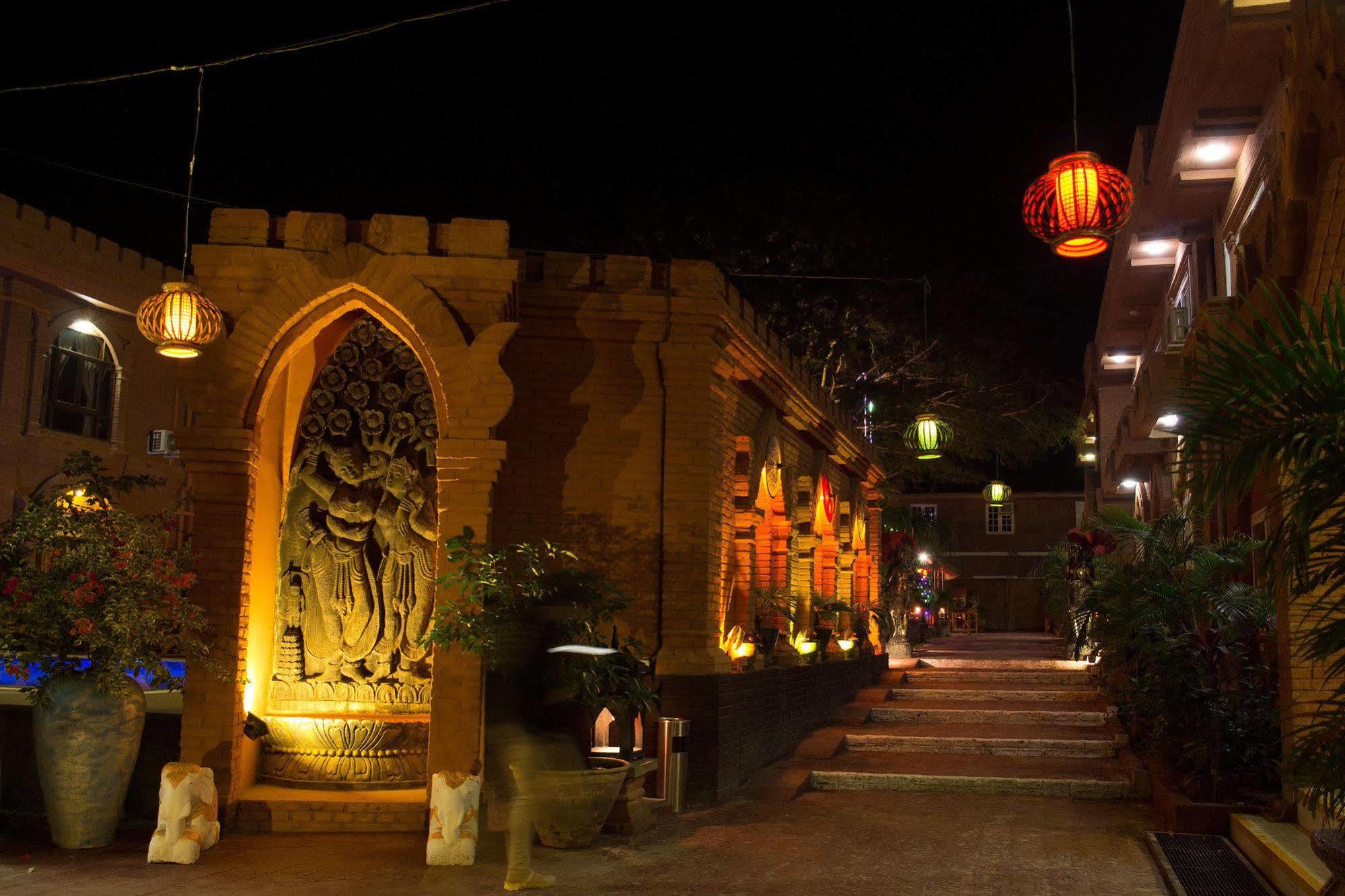 Hotel Sincere Smile Bagan New Bagan Esterno foto